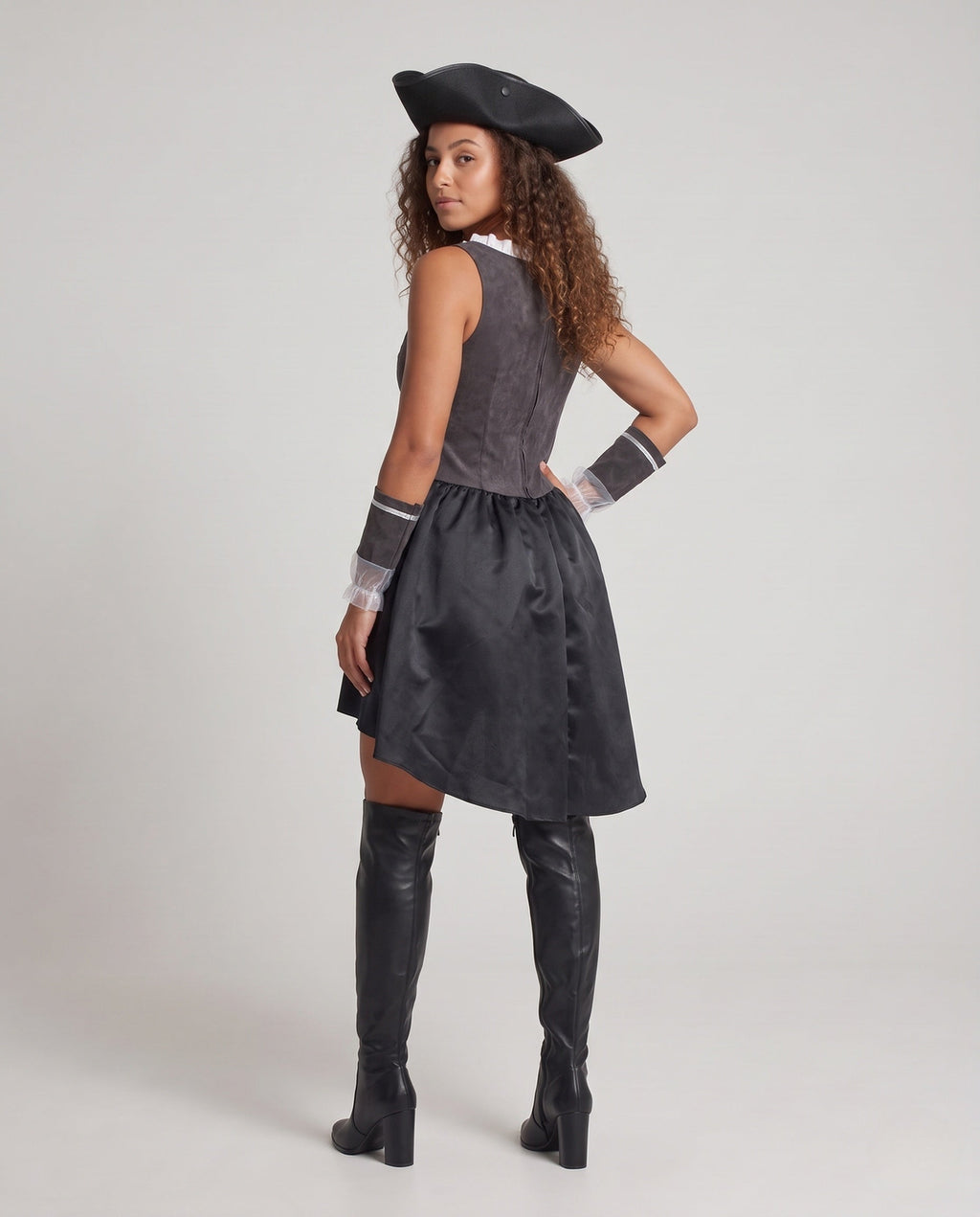 Women's pirate costume dress with lace-up gray bodice, ruffled square neck and black high-low skirt - view 3