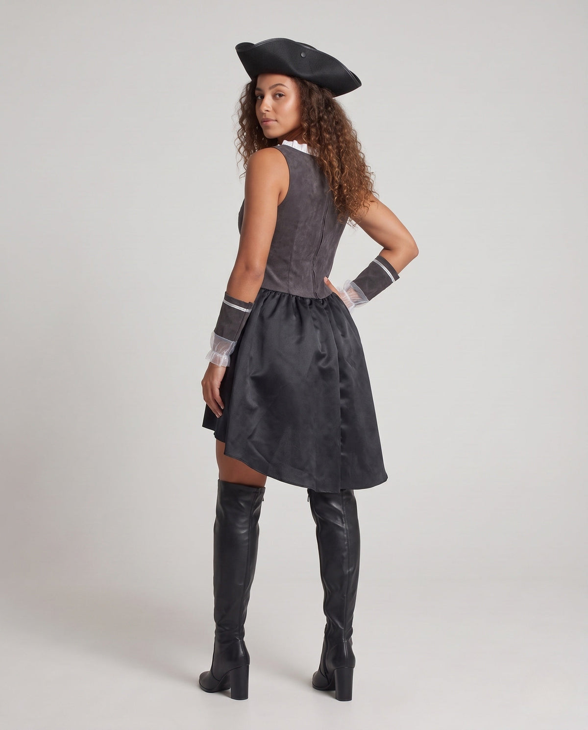 Women's pirate costume dress with lace-up gray bodice, ruffled square neck and black high-low skirt - view 3
