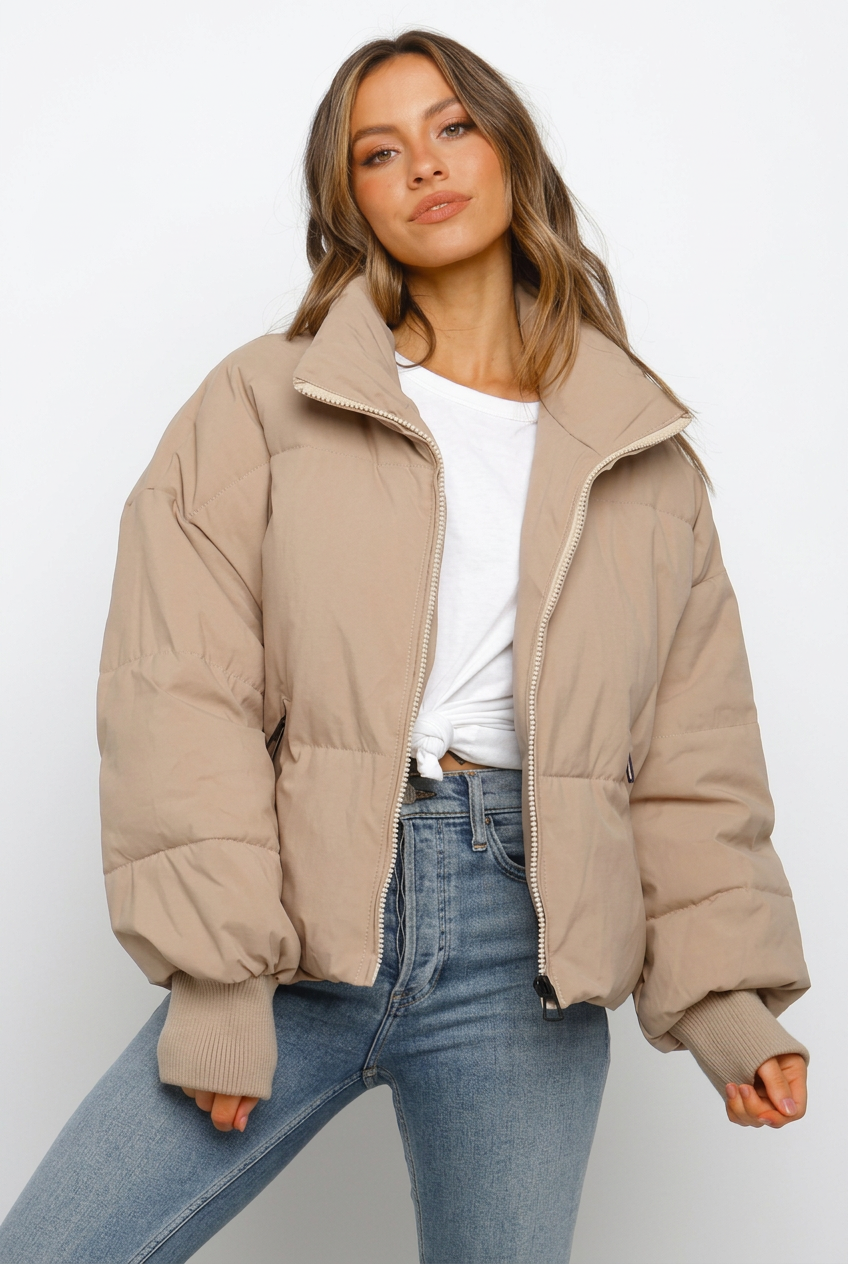 Women's cropped puffer jacket with zip front and side zip pockets