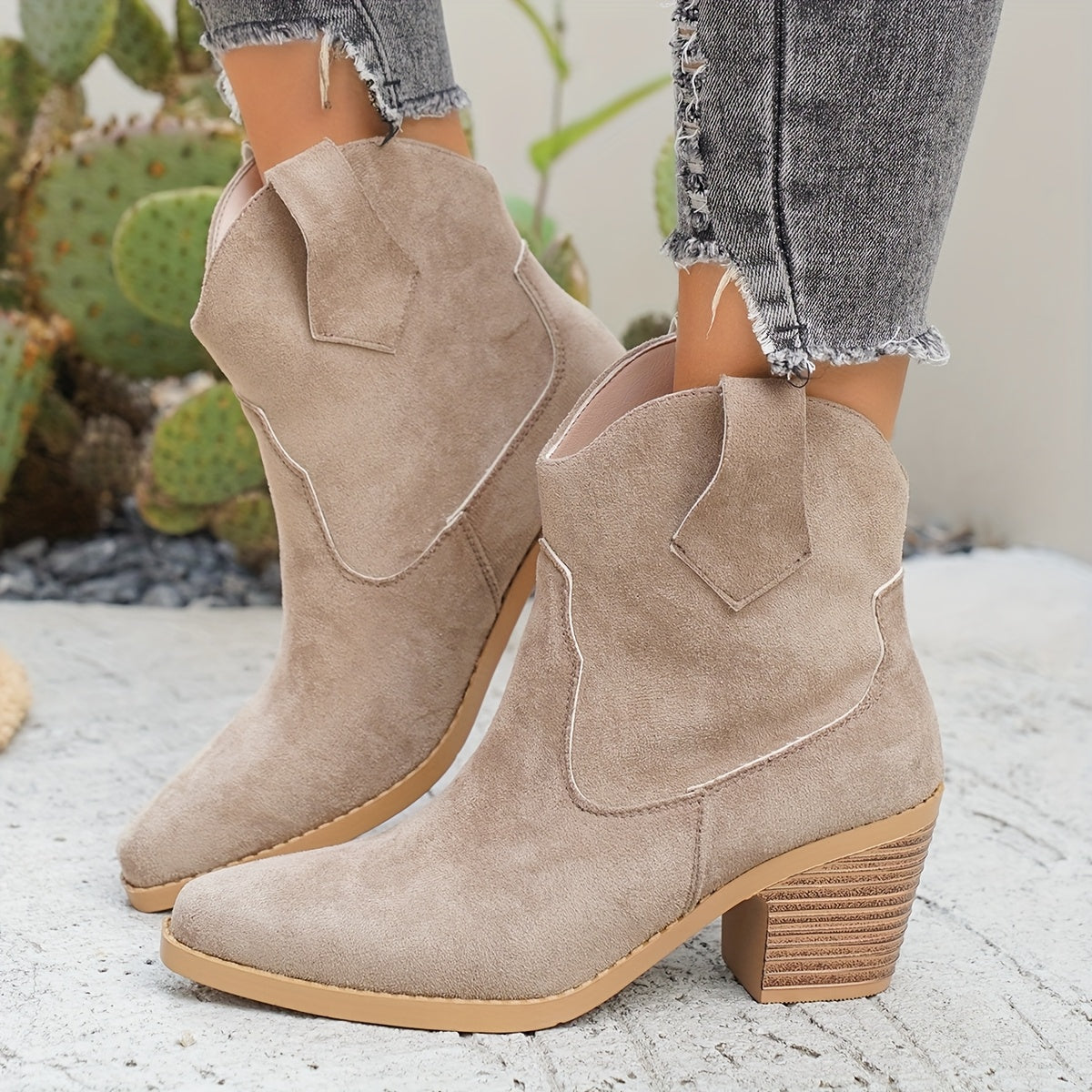 Juniper Western Chelsea Ankle Boots - front view