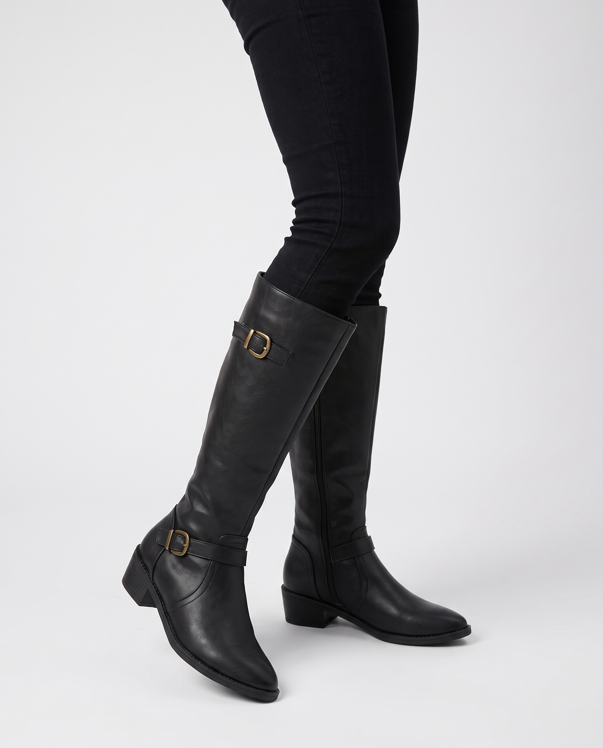 Riding boots for women with buckle straps and side zip