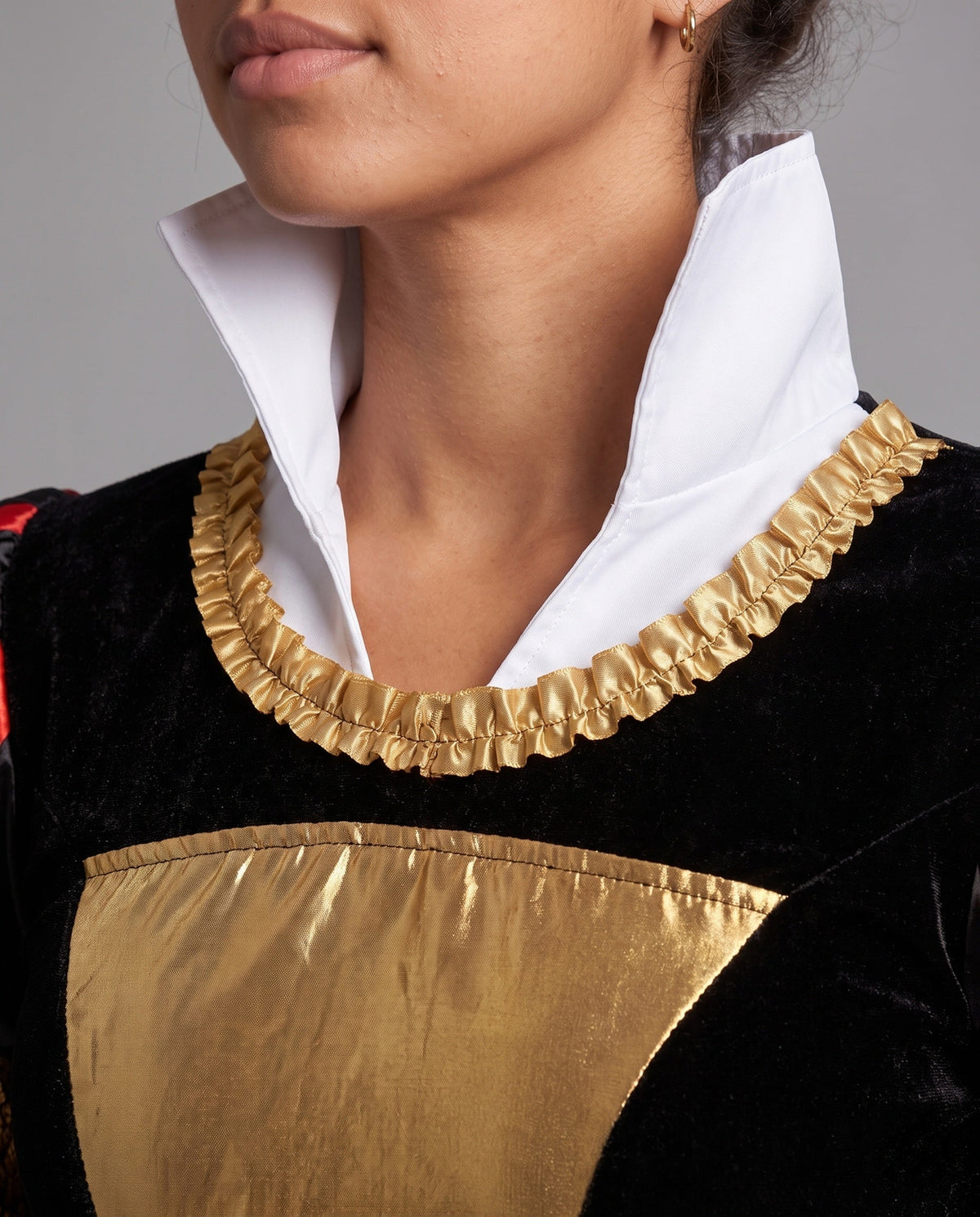 Women's queen Halloween costume with black velvet bodice, gold lace sleeves, white stand-up collar and full gold skirt with heart-print panel - view 2